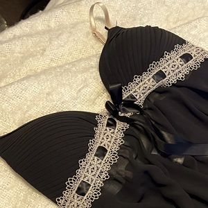 Elegant bedroom ware•Black Négligée